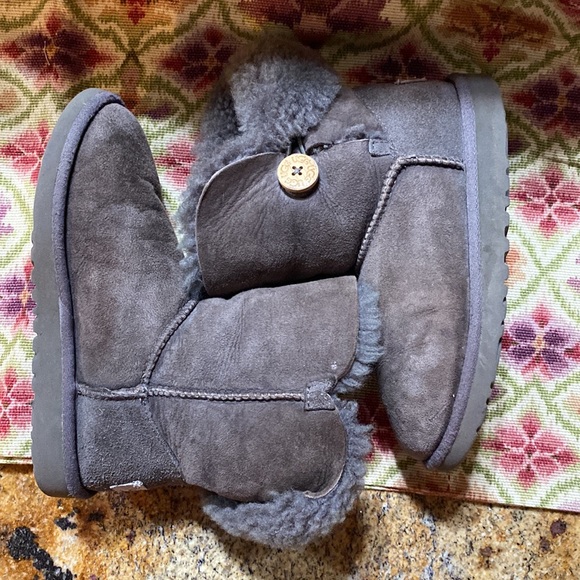 UGG Boots Womens 5 grey Bailey Button Suede Sheepskin Pull On gray - Picture 3 of 13